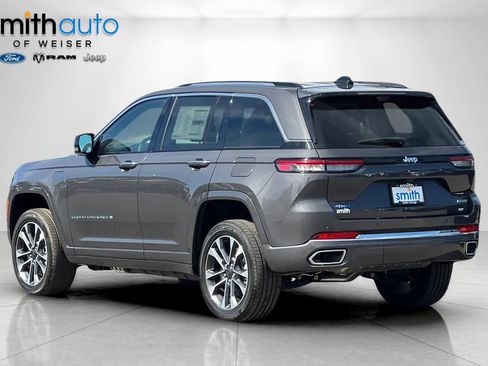 Used 2024 Jeep Grand Cherokee Overland w/ Luxury Tech Group IV AWD/4WD image 7