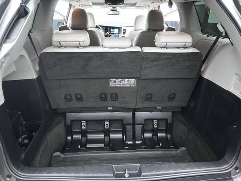 Used 2019 Toyota Sienna Limited FWD image 14