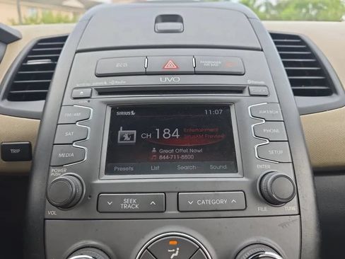 Used 2013 Kia Soul ! FWD image 26