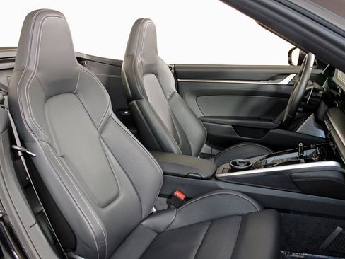 Used 2024 Porsche 911 Carrera S image 40