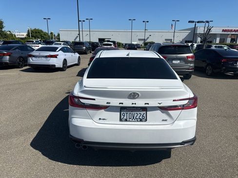 Used 2025 Toyota Camry SE FWD image 5