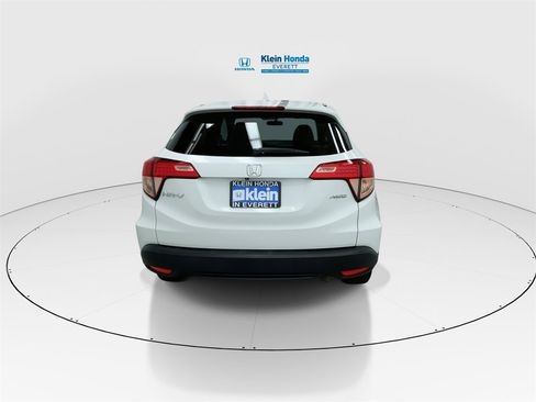 Used 2018 Honda HR-V EX image 9