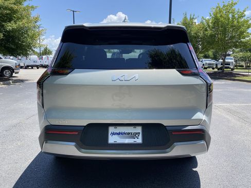 Used 2026 Kia EV9 Light RWD image 8