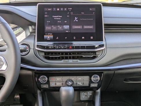 New 2026 Jeep Compass Latitude image 19