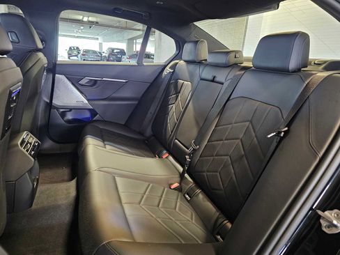 Used 2026 BMW i5 eDrive40 w/ M Sport Package AWD/4WD image 27