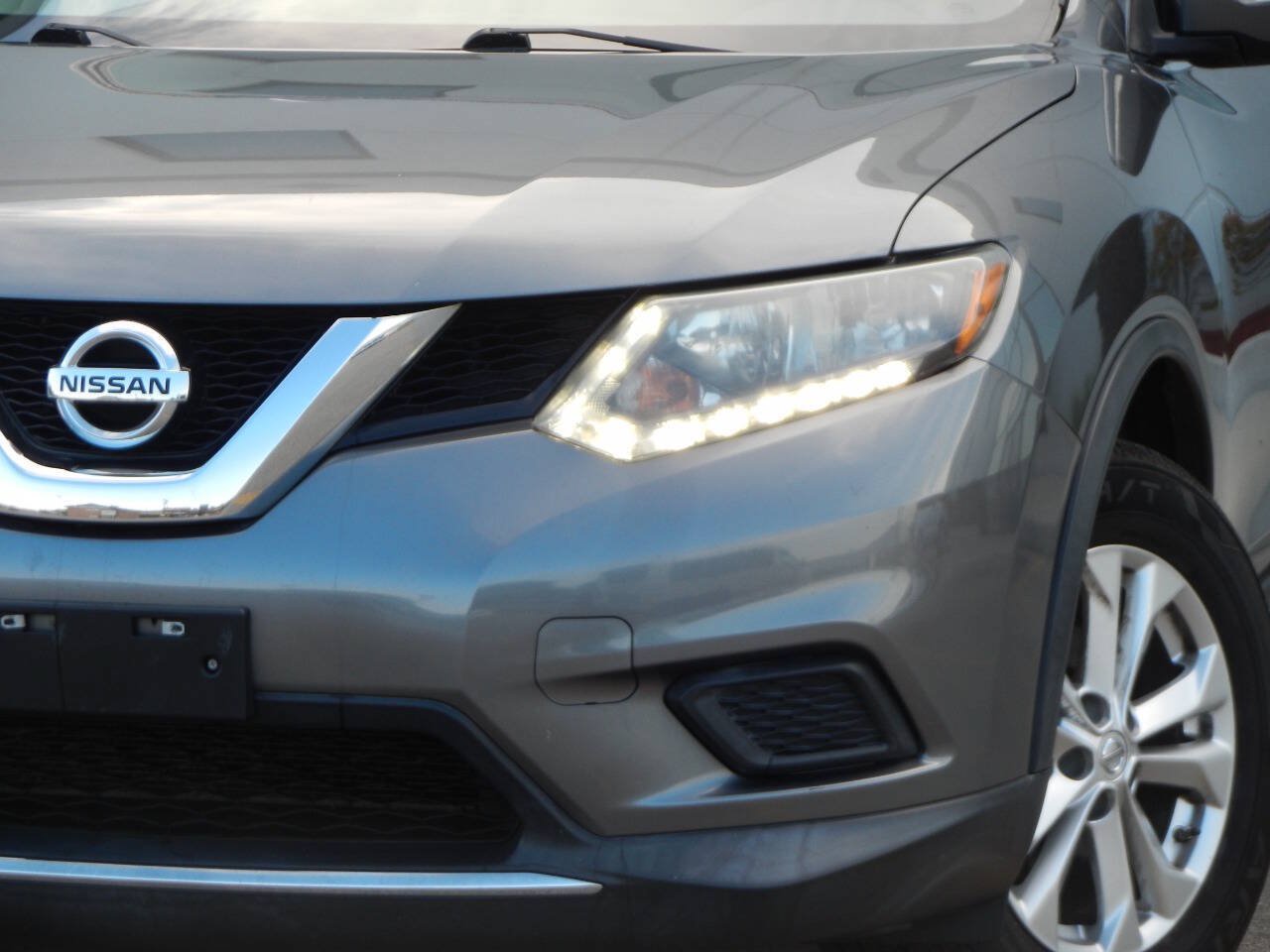 Used 2015 Nissan Rogue SV AWD/4WD image 4