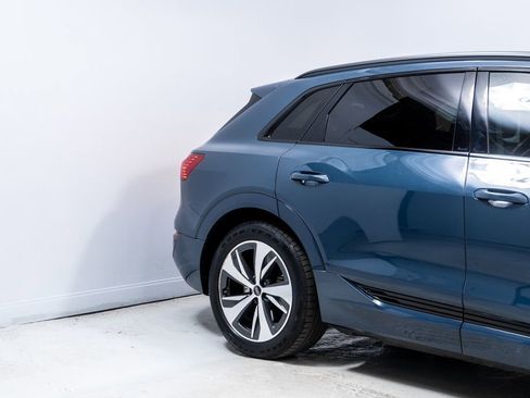 Used 2024 Audi Q8 e-tron Premium image 11