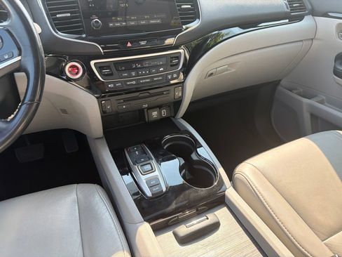 Certified 2020 Honda Pilot Touring image 16