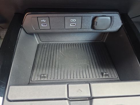 Used 2025 Toyota Prius XLE AWD/4WD image 23