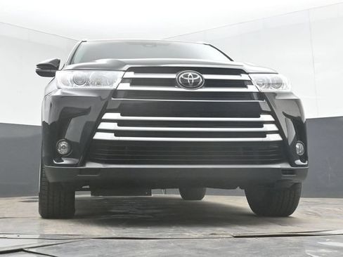Used 2019 Toyota Highlander XLE FWD image 46