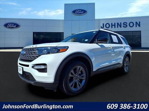 Certified 2022 Ford Explorer XLT w/ Equipment Group 202A image 3