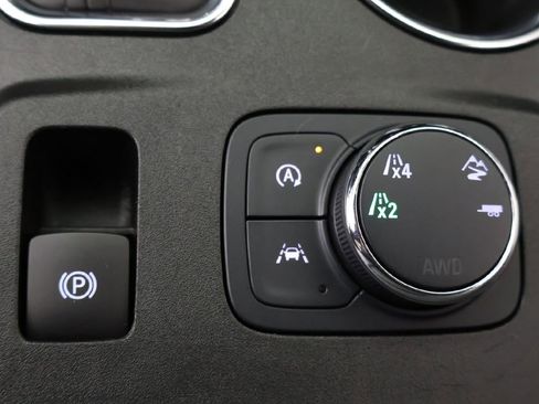 Used 2023 Chevrolet Traverse Premier AWD/4WD image 62