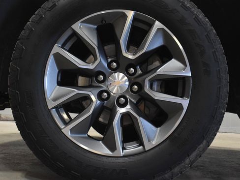 Used 2023 Chevrolet Silverado 1500 LT AWD/4WD image 29