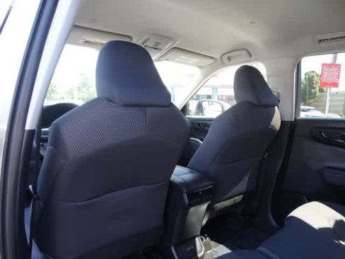 Used 2023 Toyota Highlander LE image 22