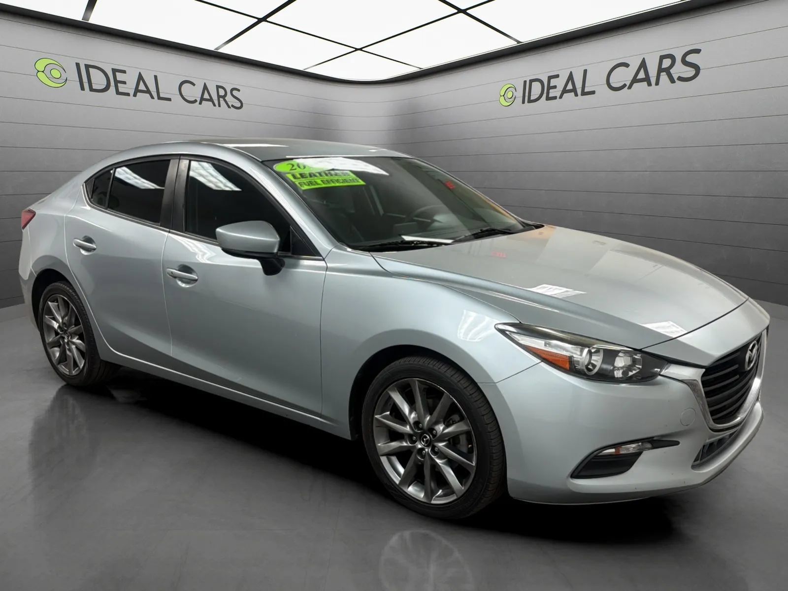 Used 2018 MAZDA MAZDA3 Touring FWD image 3