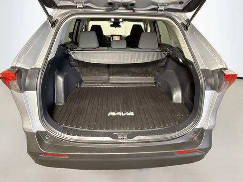 Certified 2022 Toyota RAV4 LE image 22
