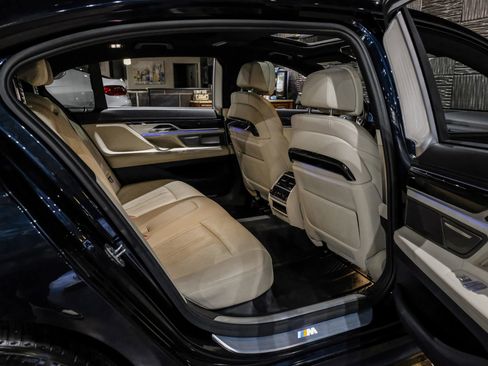 Used 2019 BMW 740i xDrive w/ Executive Package image 37