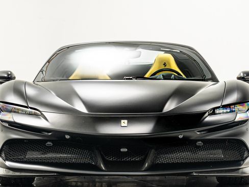 Used 2024 Ferrari SF90 Spider image 4