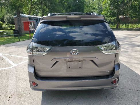 Used 2011 Toyota Sienna SE w/ Preferred Pkg FWD image 5