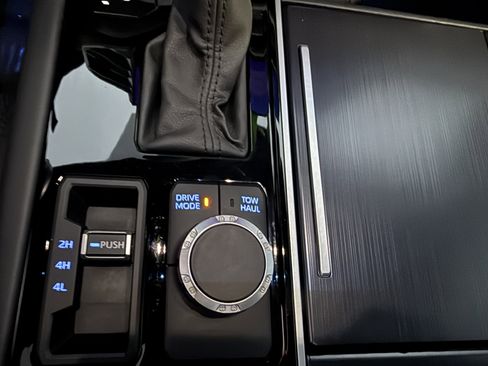 Used 2024 Toyota Tundra Platinum image 16