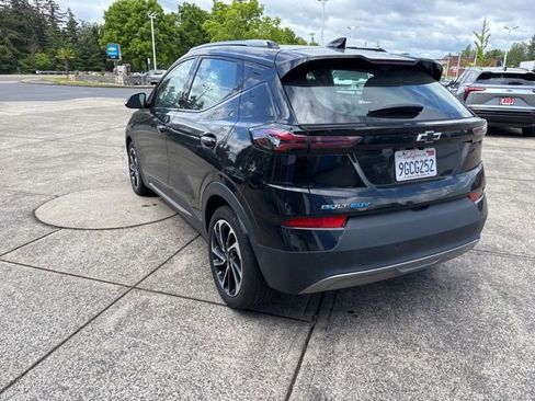Used 2023 Chevrolet Bolt EUV Premier w/ Sun & Sound Package FWD image 6