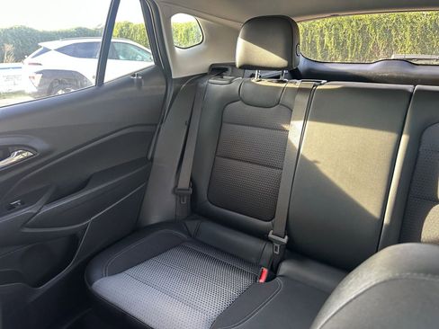 Used 2025 Chevrolet Trax LT image 37