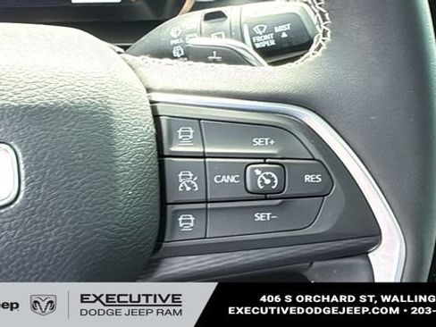 Used 2023 Jeep Grand Cherokee L Laredo AWD/4WD image 14