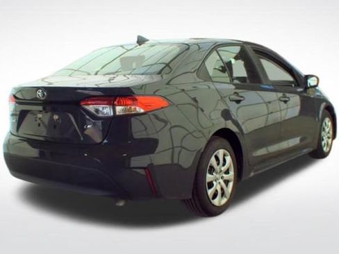 Used 2025 Toyota Corolla LE FWD image 2