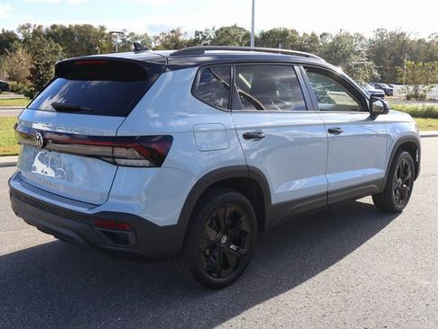 New 2026 Volkswagen Taos SE image 7