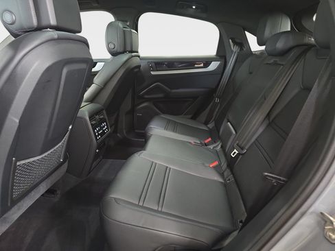 Used 2024 Porsche Cayenne Coupe AWD/4WD image 14