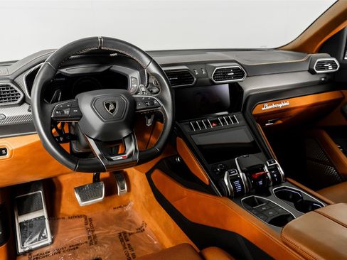 Used 2023 Lamborghini Urus S AWD/4WD image 2