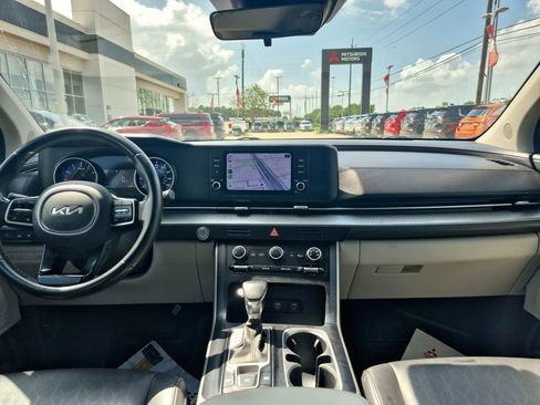 Used 2022 Kia Carnival LX FWD image 27