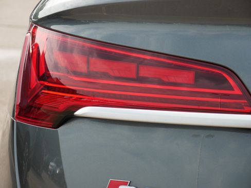 Used 2022 Audi SQ5 Prestige w/ Prestige Package image 11