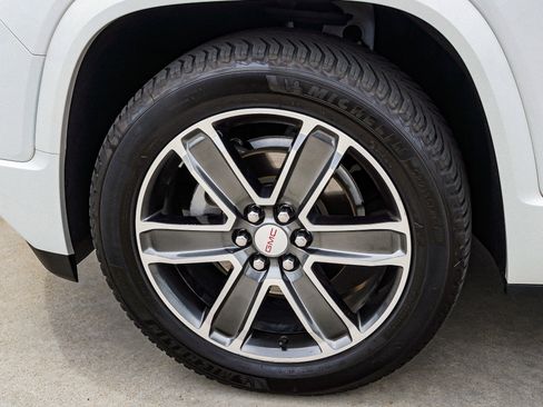 Used 2018 GMC Acadia Denali w/ Technology Package FWD image 12