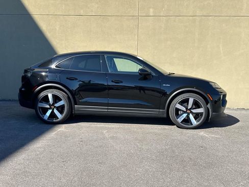 Used 2025 Porsche Macan Electric image 10