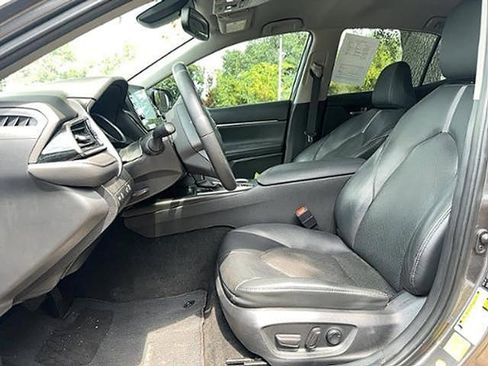 Used 2024 Toyota Camry XLE image 9