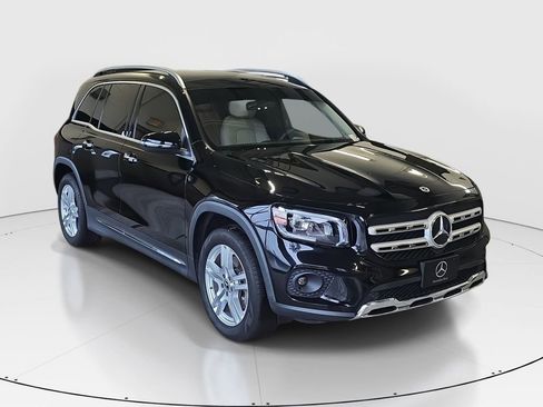 Certified 2022 Mercedes-Benz GLB 250 4MATIC w/ Premium Package Lite image 3