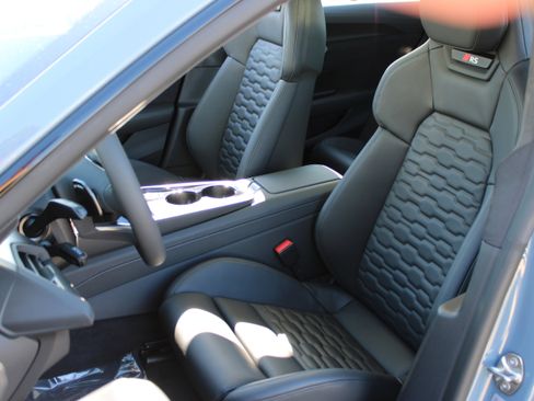 New 2026 Audi RS e-tron GT performance image 16