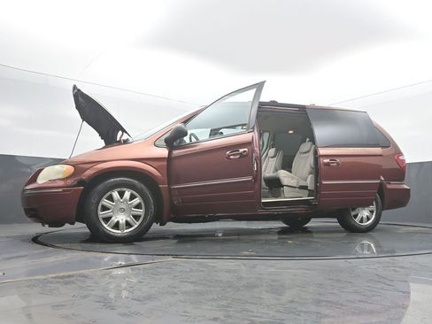 Used 2007 Chrysler Town & Country Touring w/ Luxury Group image 56