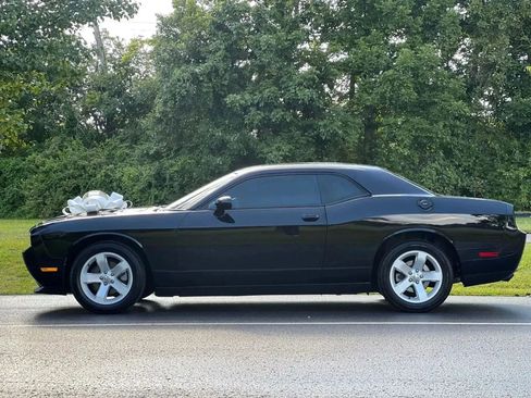 Used 2012 Dodge Challenger SXT image 3