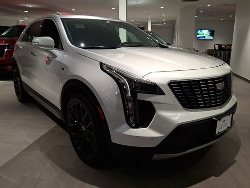 Certified 2023 Cadillac XT4 Premium Luxury w/ Cold Weather Package AWD/4WD image 5