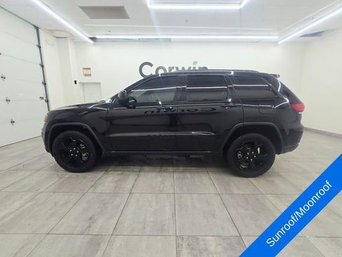 Used 2019 Jeep Grand Cherokee Laredo AWD/4WD image 2