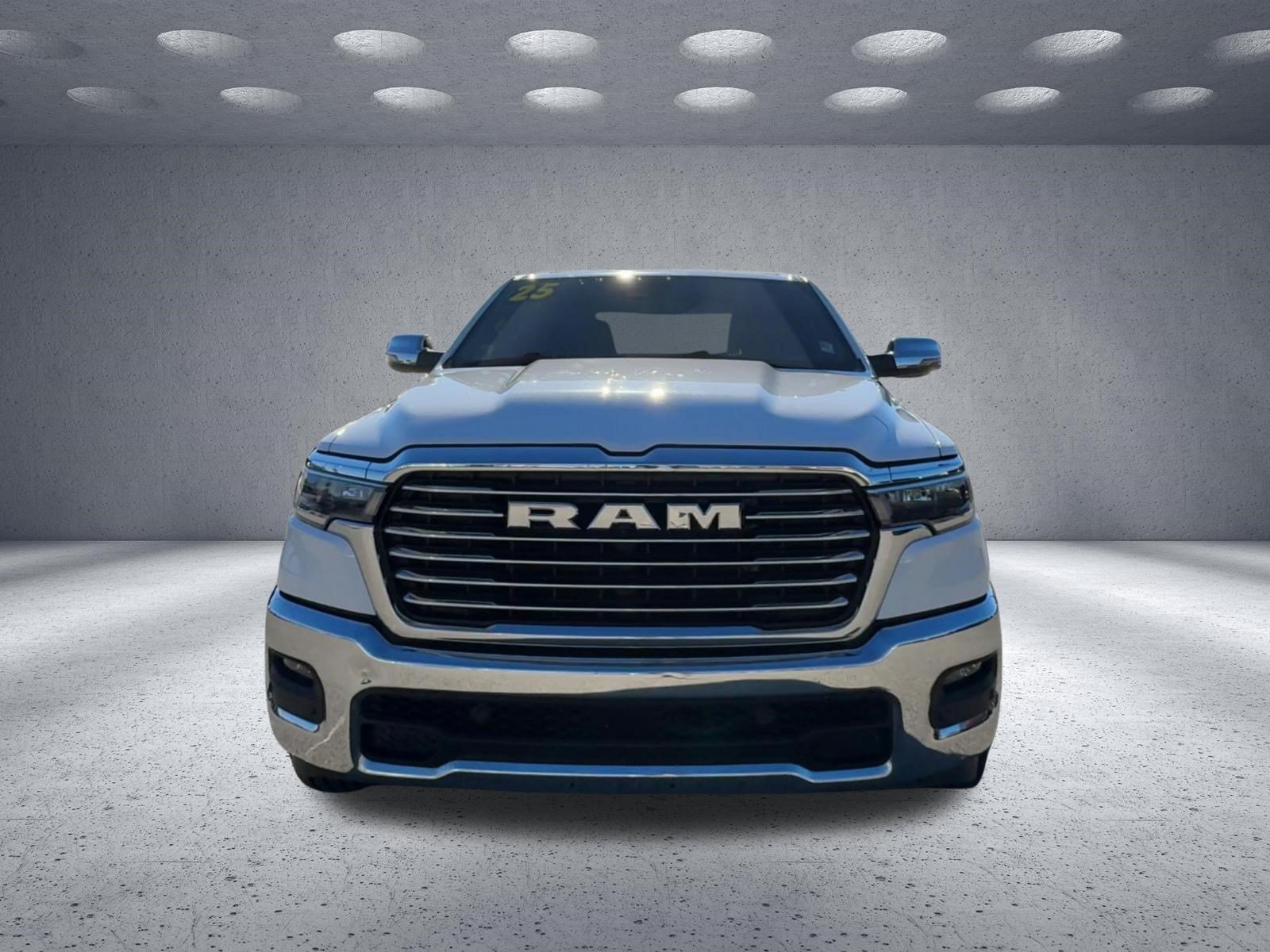 Used 2025 RAM 1500 Laramie AWD/4WD image 8
