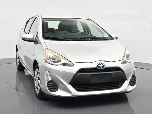 Used 2016 Toyota Prius C One FWD image 3