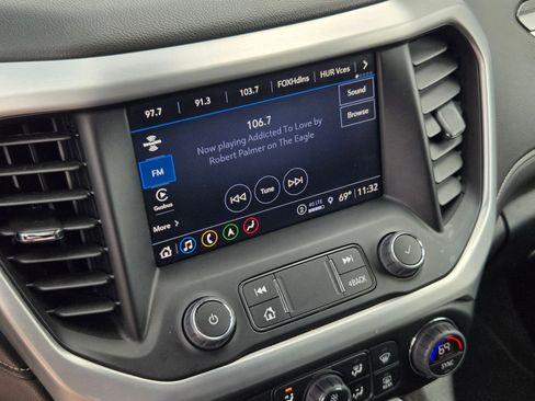 Used 2023 GMC Acadia SLT w/ Elevation Edition image 18