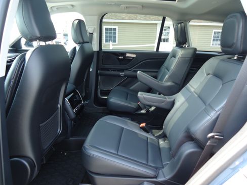 Used 2026 Lincoln Aviator AWD w/ Jet Appearance Package image 29