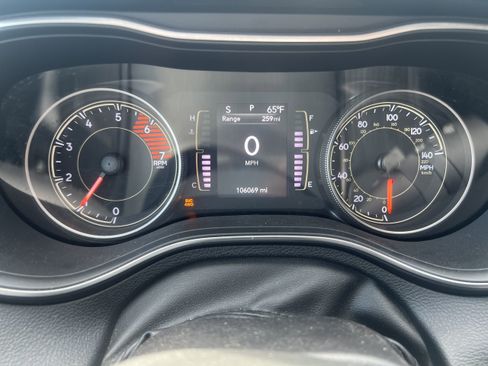 Used 2020 Jeep Cherokee Latitude Plus image 12