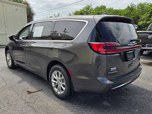 Used 2023 Chrysler Pacifica Touring-L AWD/4WD image 5