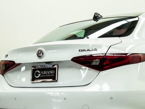 Used 2023 Alfa Romeo Giulia Veloce AWD/4WD image 13