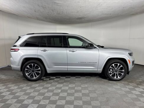 Certified 2023 Jeep Grand Cherokee Overland w/ Advanced Protech Group III AWD/4WD image 4